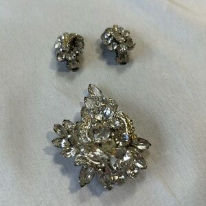 Elegant Silver Rhinestone Jewelry earrings and broach Set